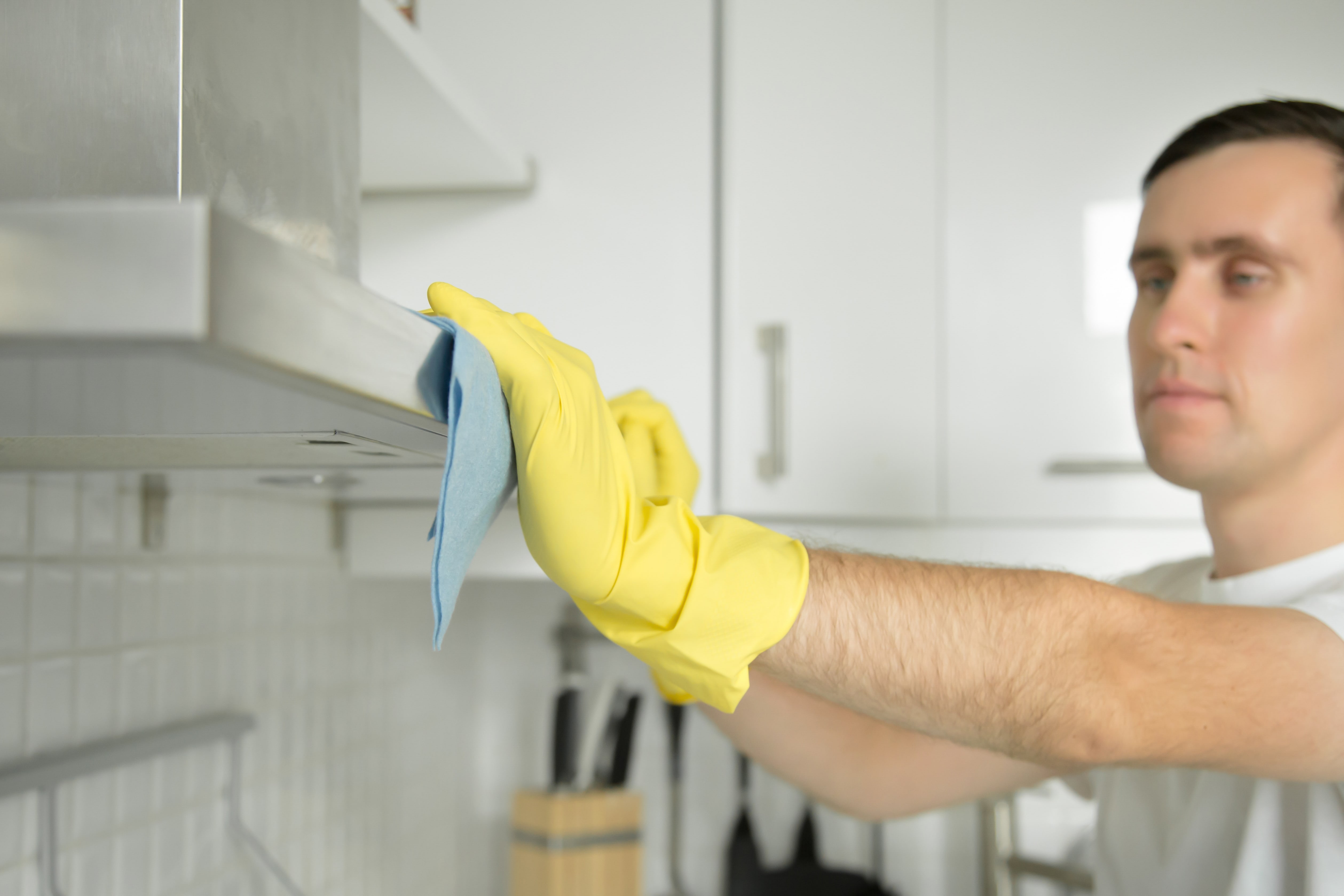 почистить вытяжку на кухне дома